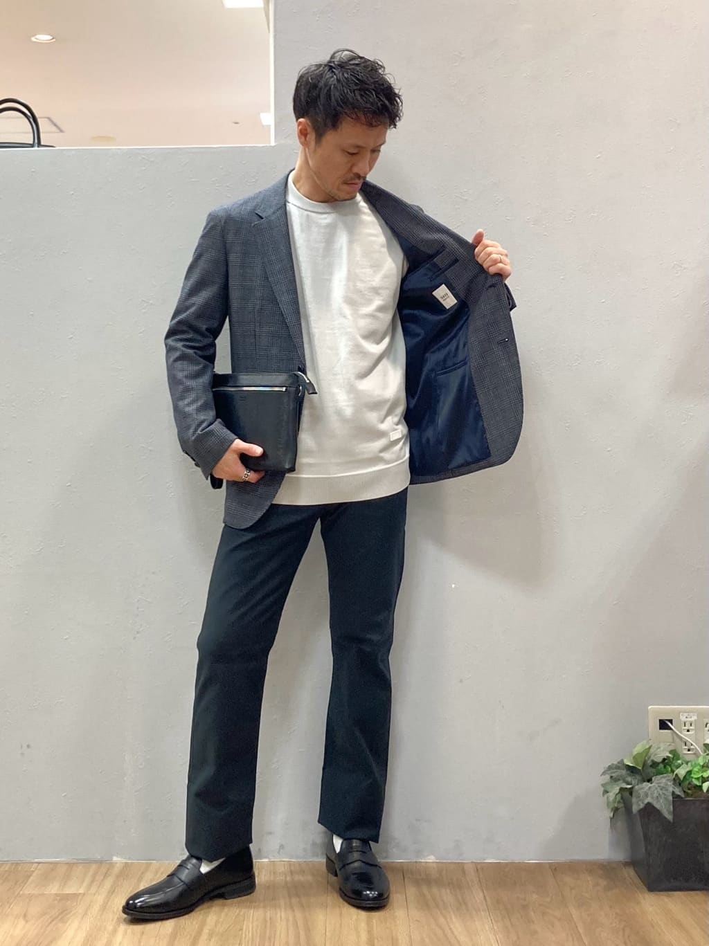 シュンさんの「TAKEO KIKUCHI｜【Made in JAPAN】播州織 ストレッチ パンツ」を使ったコーディネート