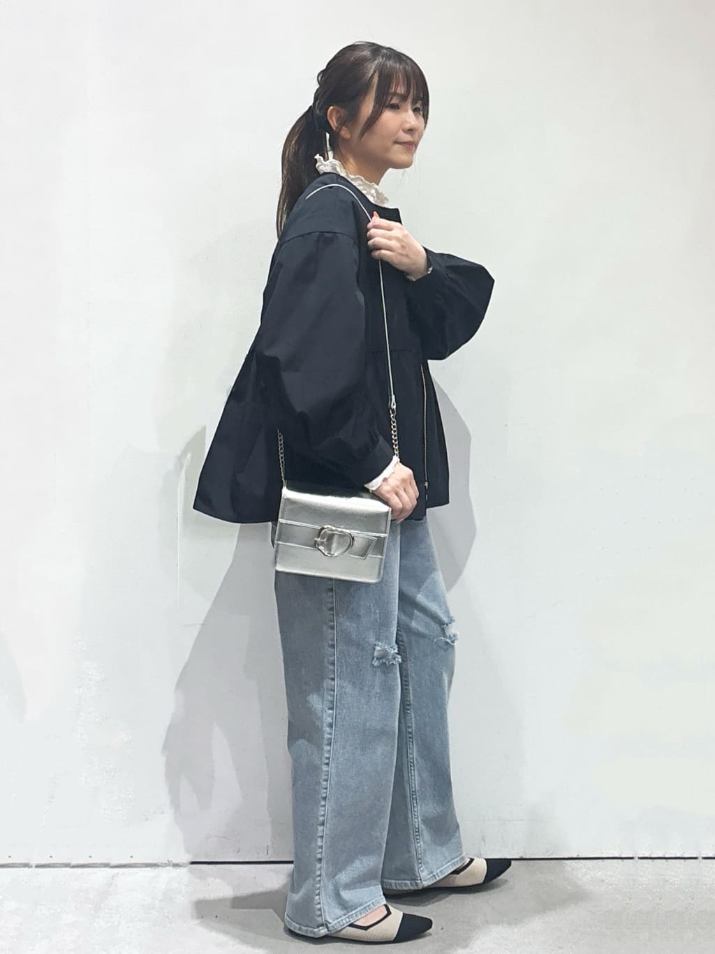 まみさんの「OPAQUE.CLIP｜◆撥水ノーカラーペプラムブルゾン【洗濯機洗い可／花粉対応】」を使ったコーディネート