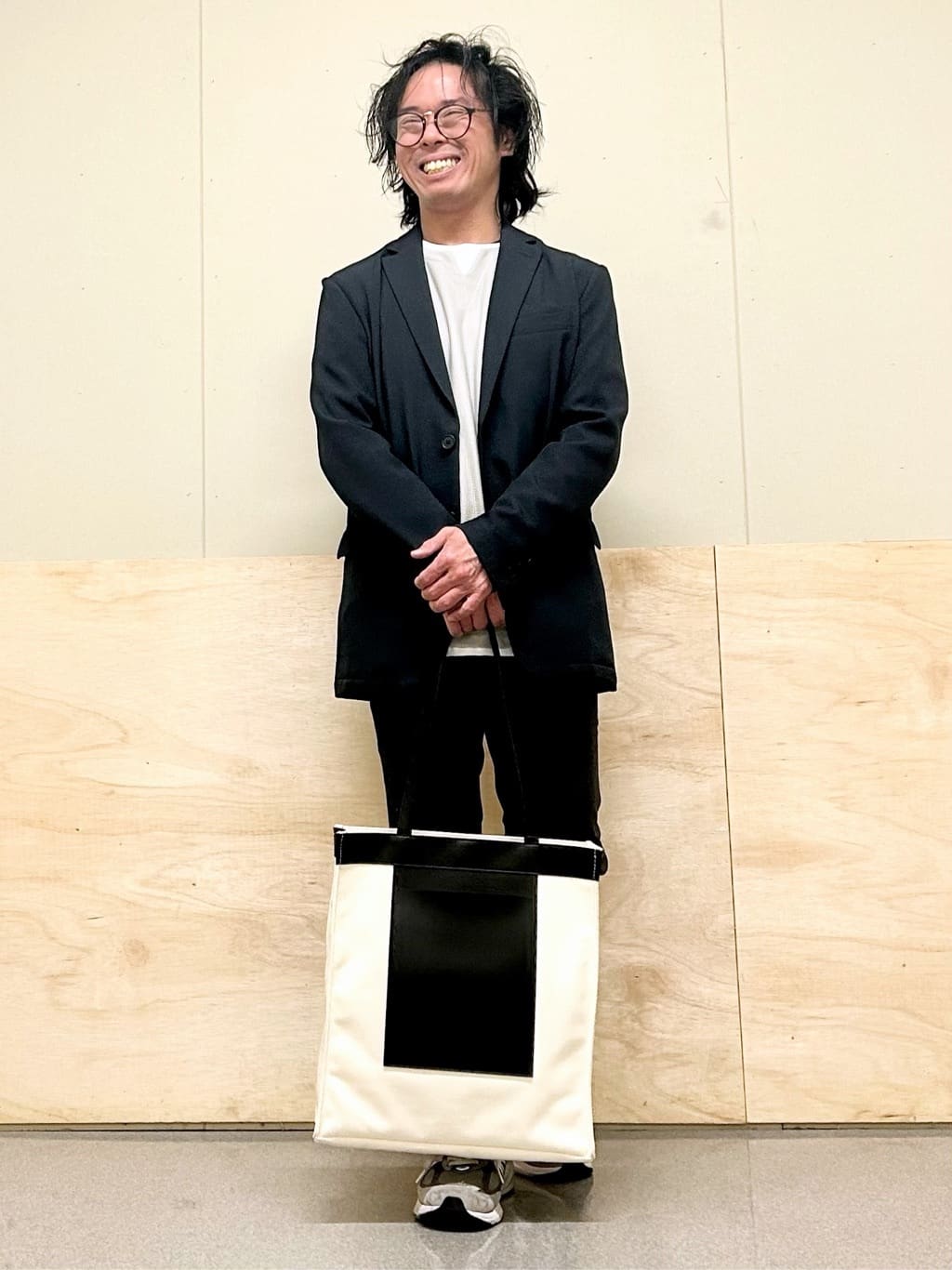 KENJI Iさんの「THE SHOP TK｜【オールシーズン穿ける！】7DAYSストレッチへリンボンパンツ　ON&hArr;OFF兼用」を使ったコーディネート