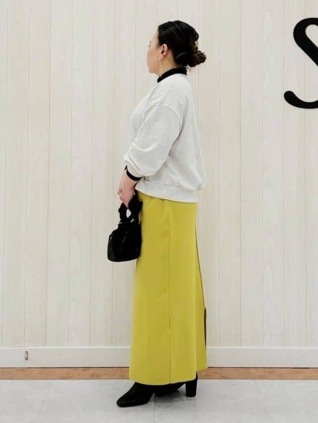 nanahachiさんの「SHOO･LA･RUE｜◆【洗える/セットアップ可】前後2WAYスポンディッシュ ナロースカート」を使ったコーディネート