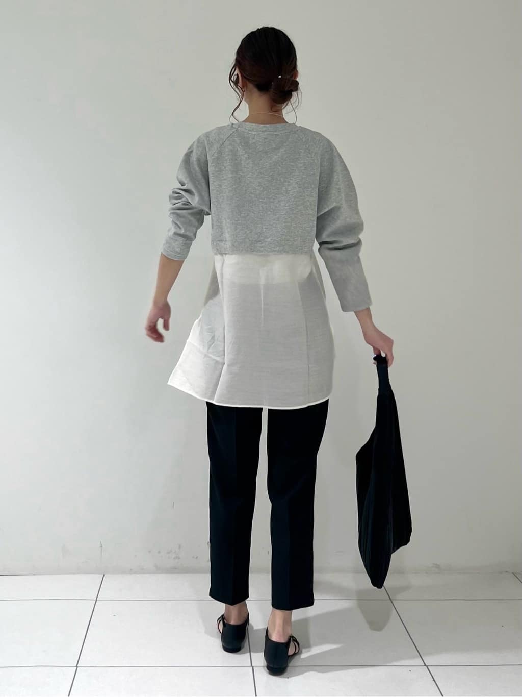 shioriさんの「INDIVI｜【接触冷感／セットアップ対応】イージーテーパードパンツ【通勤・セレモニー】」を使ったコーディネート