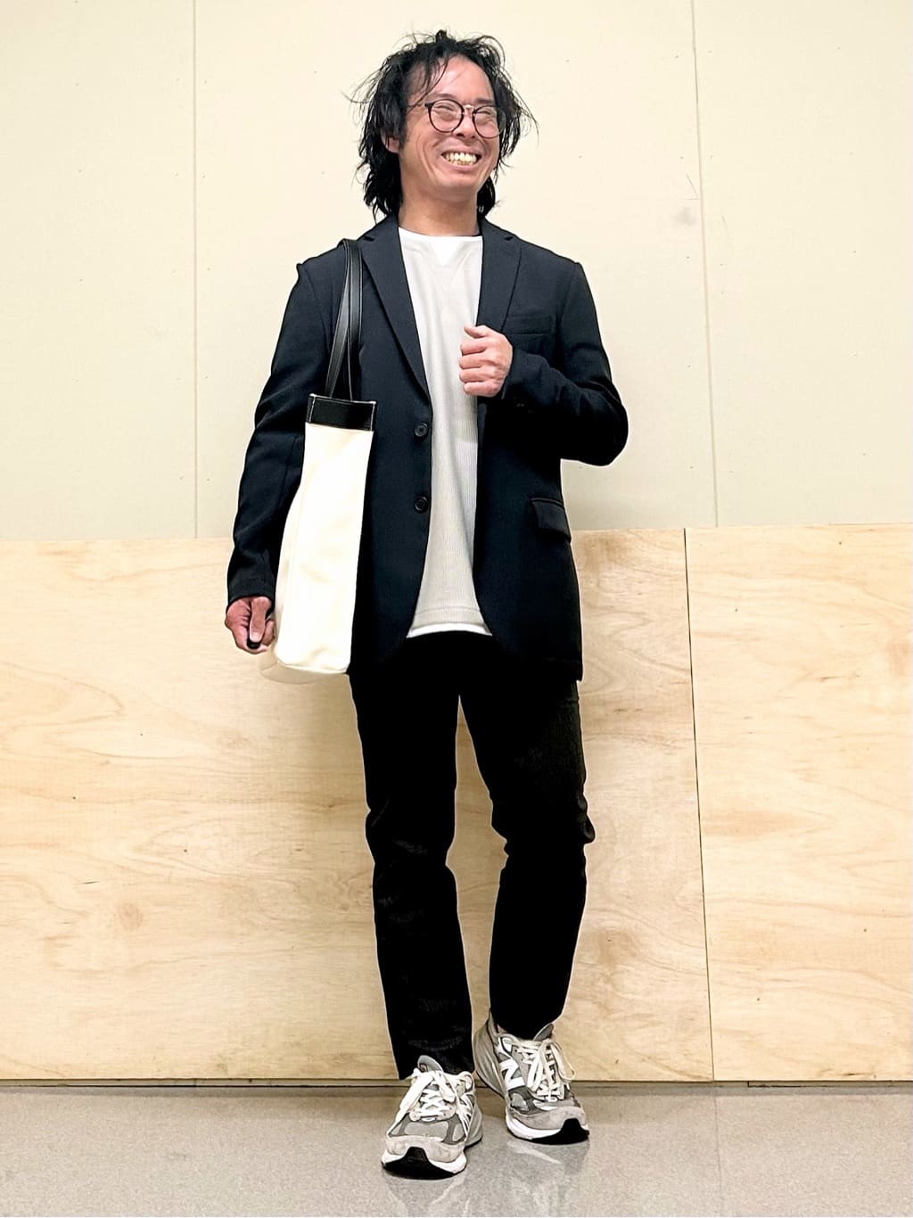 KENJI Iさんの「THE SHOP TK｜【オールシーズン穿ける！】7DAYSストレッチへリンボンパンツ　ON&hArr;OFF兼用」を使ったコーディネート