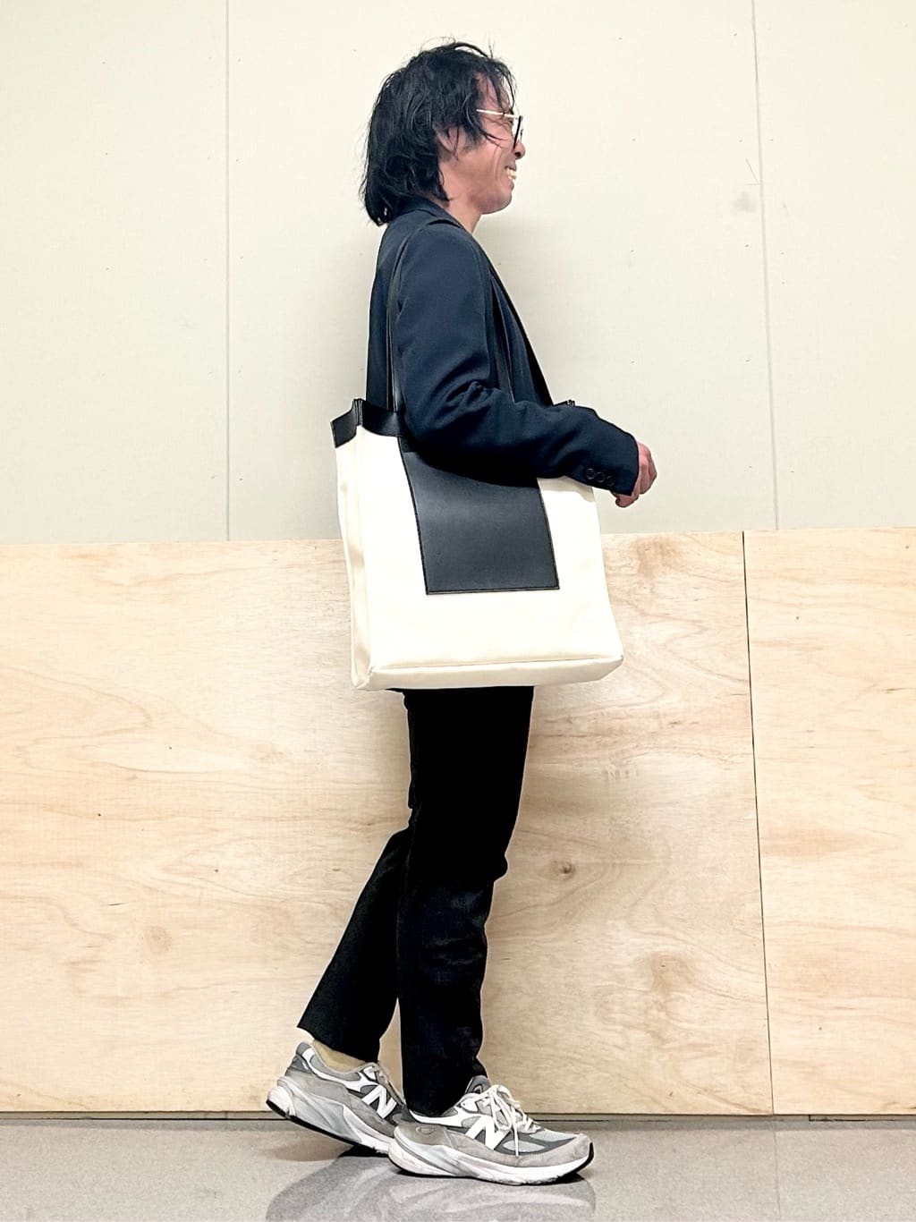 KENJI Iさんの「THE SHOP TK｜【オールシーズン穿ける！】7DAYSストレッチへリンボンパンツ　ON&hArr;OFF兼用」を使ったコーディネート