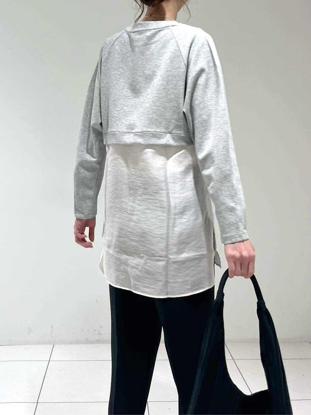 shioriさんの「INDIVI｜【接触冷感／セットアップ対応】イージーテーパードパンツ【通勤・セレモニー】」を使ったコーディネート