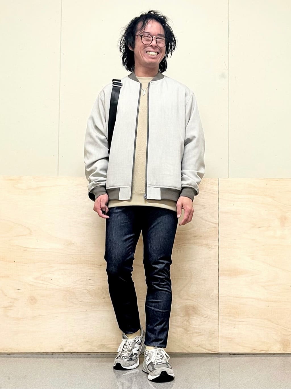 KENJI Iさんの「THE SHOP TK｜【ご好評につき再入荷！！】サフィアーノ切替えボディバック」を使ったコーディネート