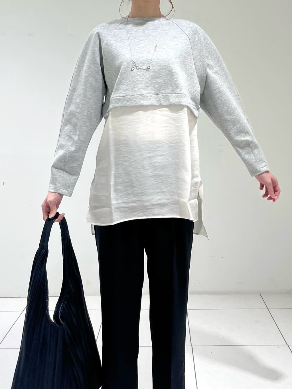 shioriさんの「INDIVI｜【接触冷感／セットアップ対応】イージーテーパードパンツ【通勤・セレモニー】」を使ったコーディネート