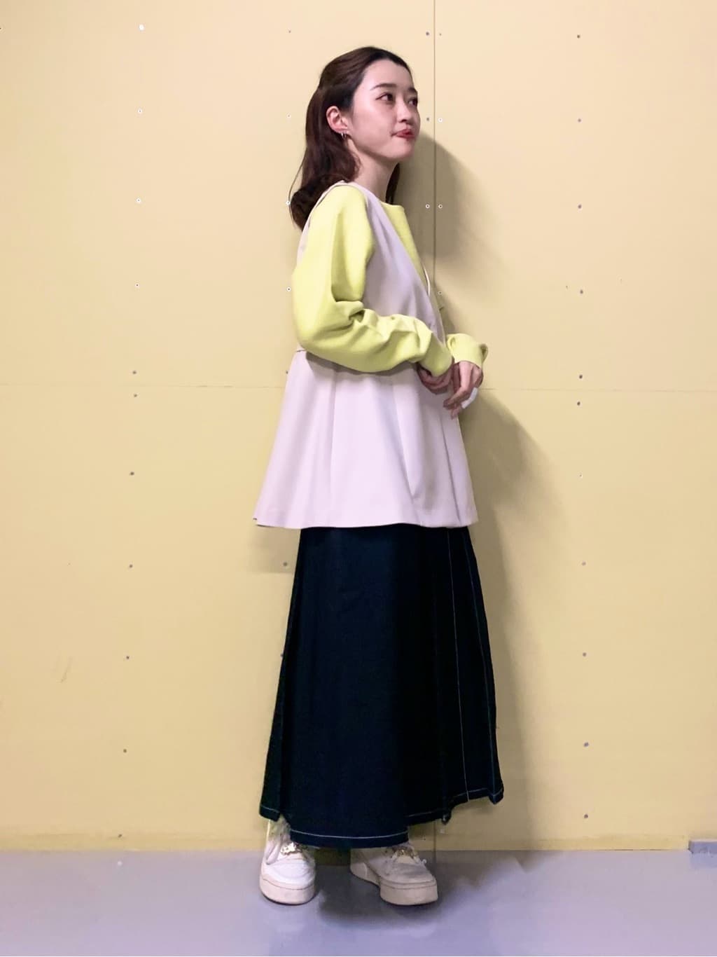 sahoさんの「THE SHOP TK｜シーズンレスで使える デニムタックスカート/洗える」を使ったコーディネート