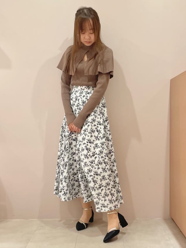 azusaさんの「ESPERANZA｜セパレートラインパンプス」を使ったコーディネート