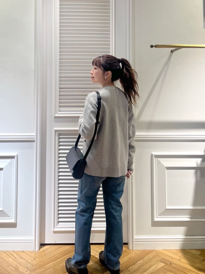 つじ まこさんの「DRESSTERIOR｜【ウォッシャブル】テーパードコンフォートデニム」を使ったコーディネート