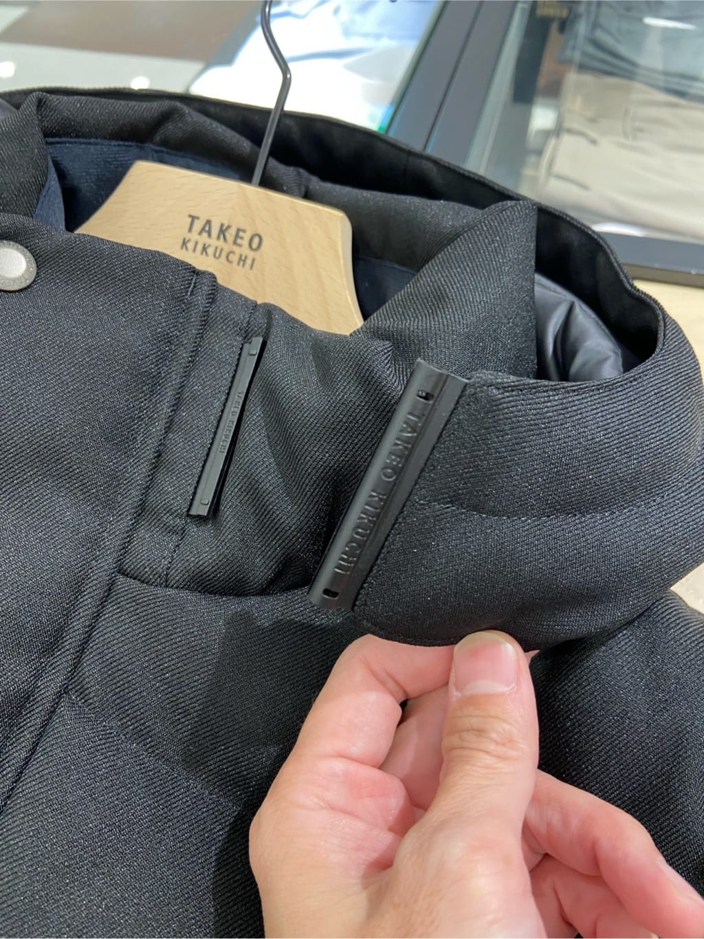 わいずみさんの「TAKEO KIKUCHI｜ハットモチーフ ジャカード ストライプ シャツ」を使ったコーディネート