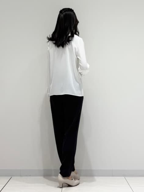 kayoさんの「INDIVI｜【洗える／UVケア／スーツ】ストレッチタックテーパードパンツ」を使ったコーディネート