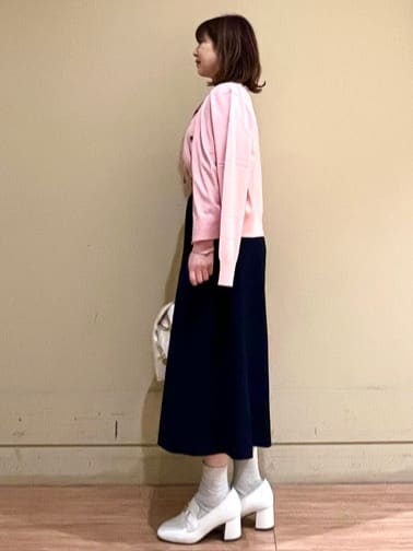 Juneさんの「UNTITLED｜【手洗い／58cm正方形】ベルトプリントスカーフ」を使ったコーディネート