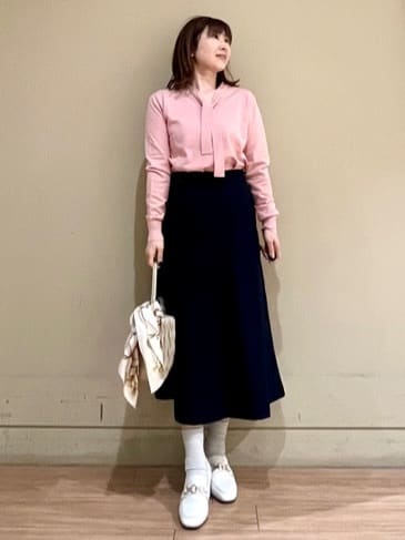 Juneさんの「UNTITLED｜【手洗い／58cm正方形】ベルトプリントスカーフ」を使ったコーディネート