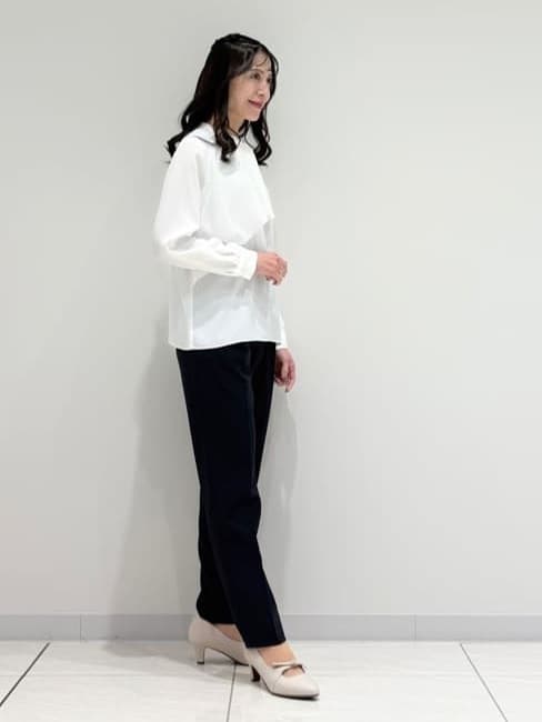 kayoさんの「INDIVI｜【洗える／UVケア／スーツ】ストレッチタックテーパードパンツ」を使ったコーディネート