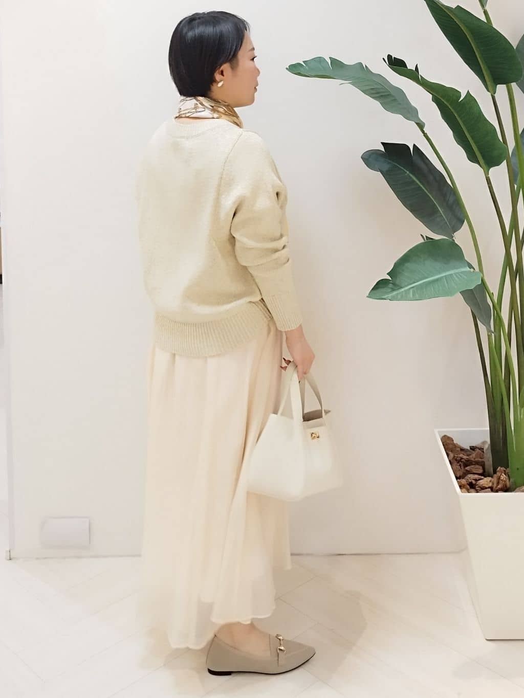 s u g iさんの「UNTITLED｜【手洗い／88cm正方形】バイカラーハーネススカーフ」を使ったコーディネート