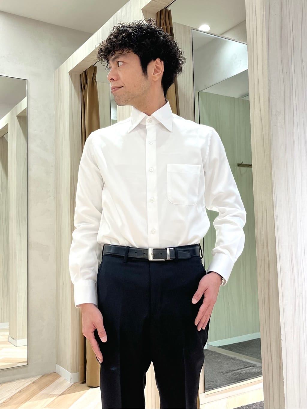 URAさんの「TAKEO KIKUCHI｜【冠婚葬祭】無地 サージスーツ/3ピース対応可」を使ったコーディネート