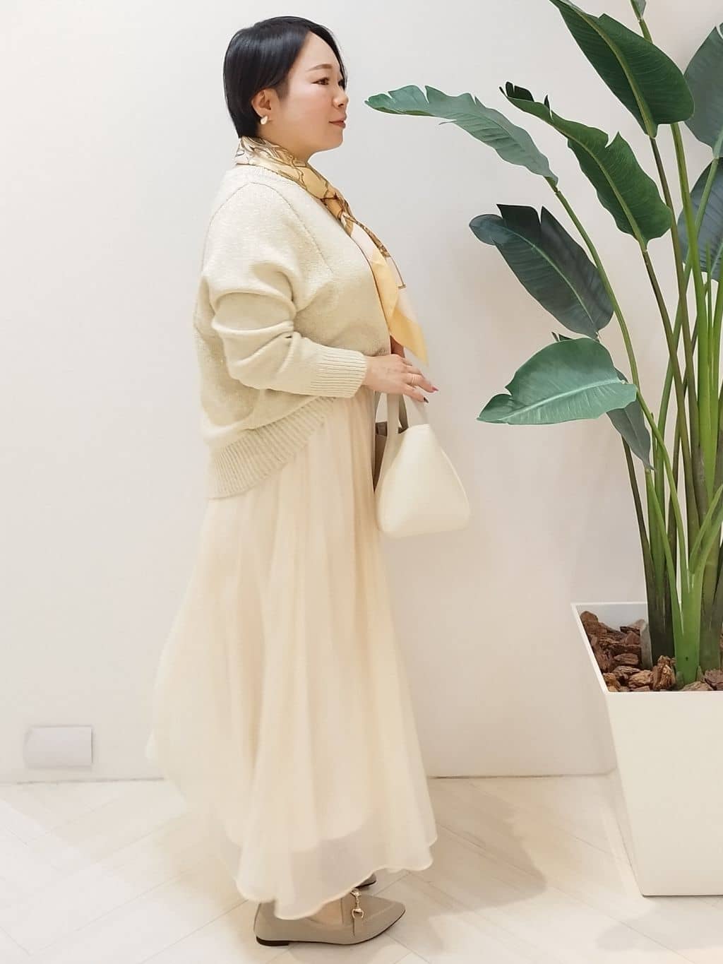 s u g iさんの「UNTITLED｜【手洗い／88cm正方形】バイカラーハーネススカーフ」を使ったコーディネート