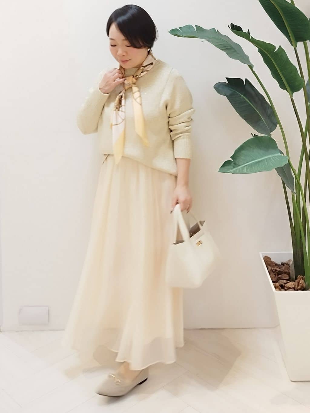 s u g iさんの「UNTITLED｜【手洗い／88cm正方形】バイカラーハーネススカーフ」を使ったコーディネート