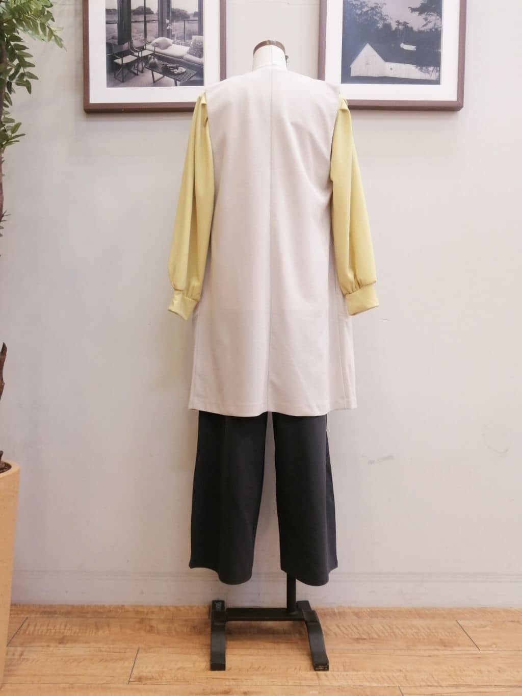 maiさんの「SHOO･LA･RUE｜◆【洗える/S-3L/セットアップ可】セレモニーや通勤にも カットジョーゼット ジレ」を使ったコーディネート