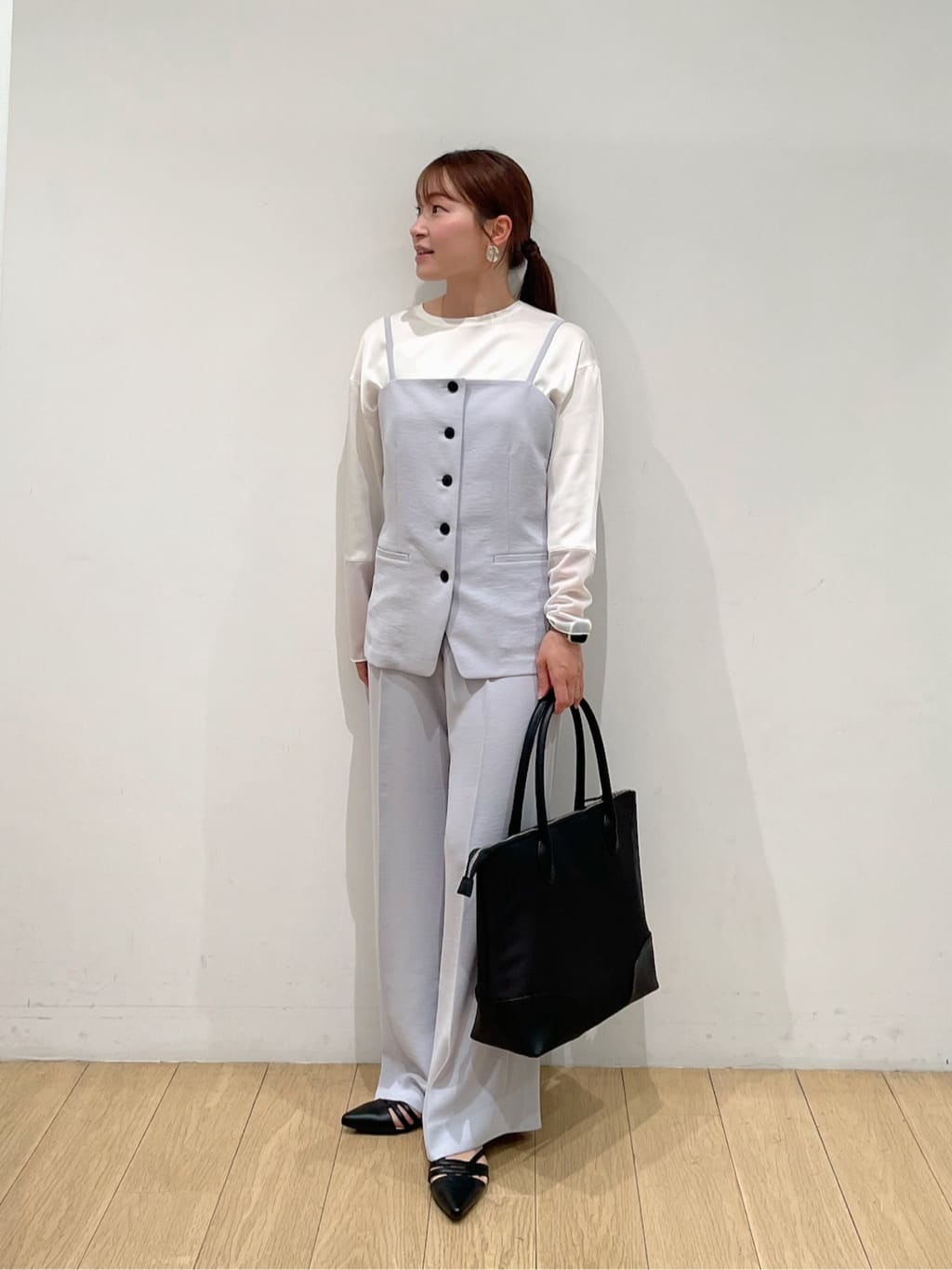 maiさんの「INDIVI｜◆【着る日傘/遮熱/UVケア】ワイドパンツ」を使ったコーディネート