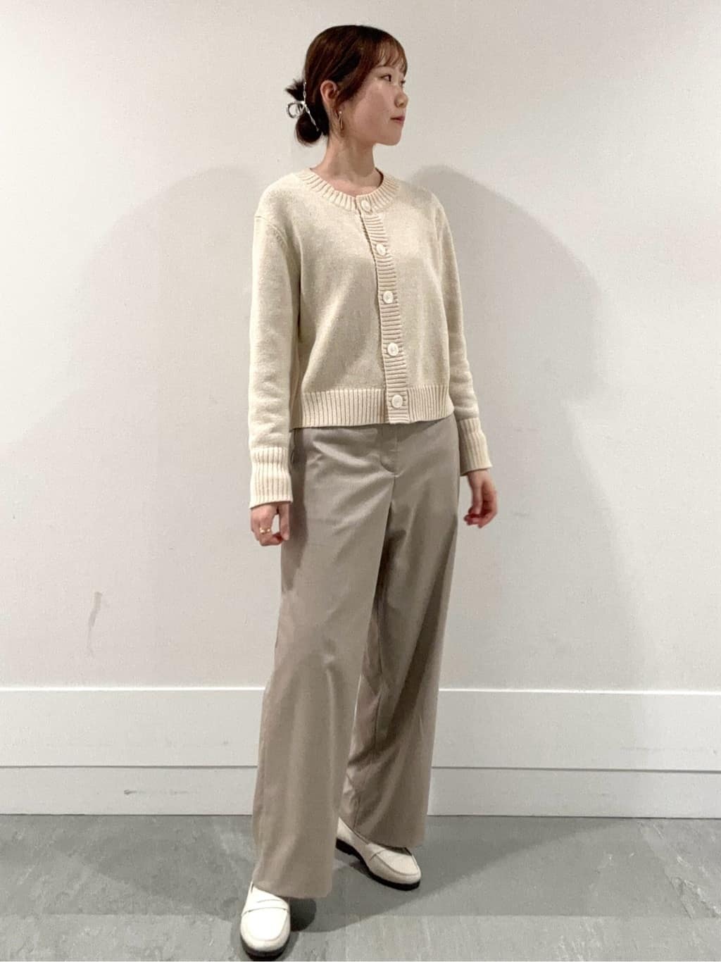 mioさんの「UNTITLED｜◆【後ろウエストゴム/洗える】梳毛調ソフトワイドパンツ」を使ったコーディネート