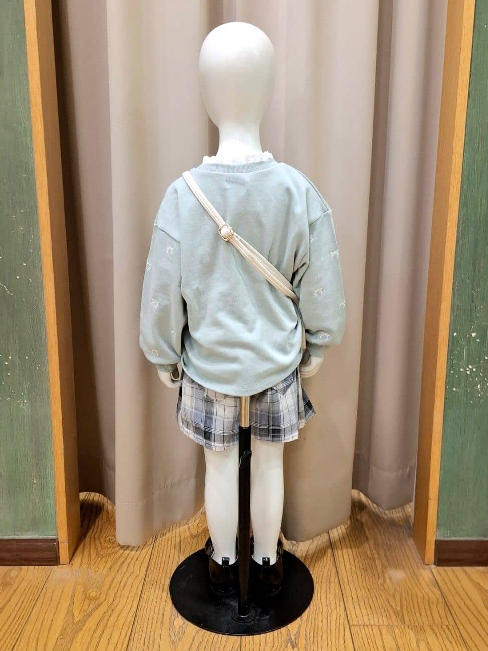 haruさんの「SHOO･LA･RUE｜◆【110-140cm】チャーム付きチェックプリーツスカパン」を使ったコーディネート