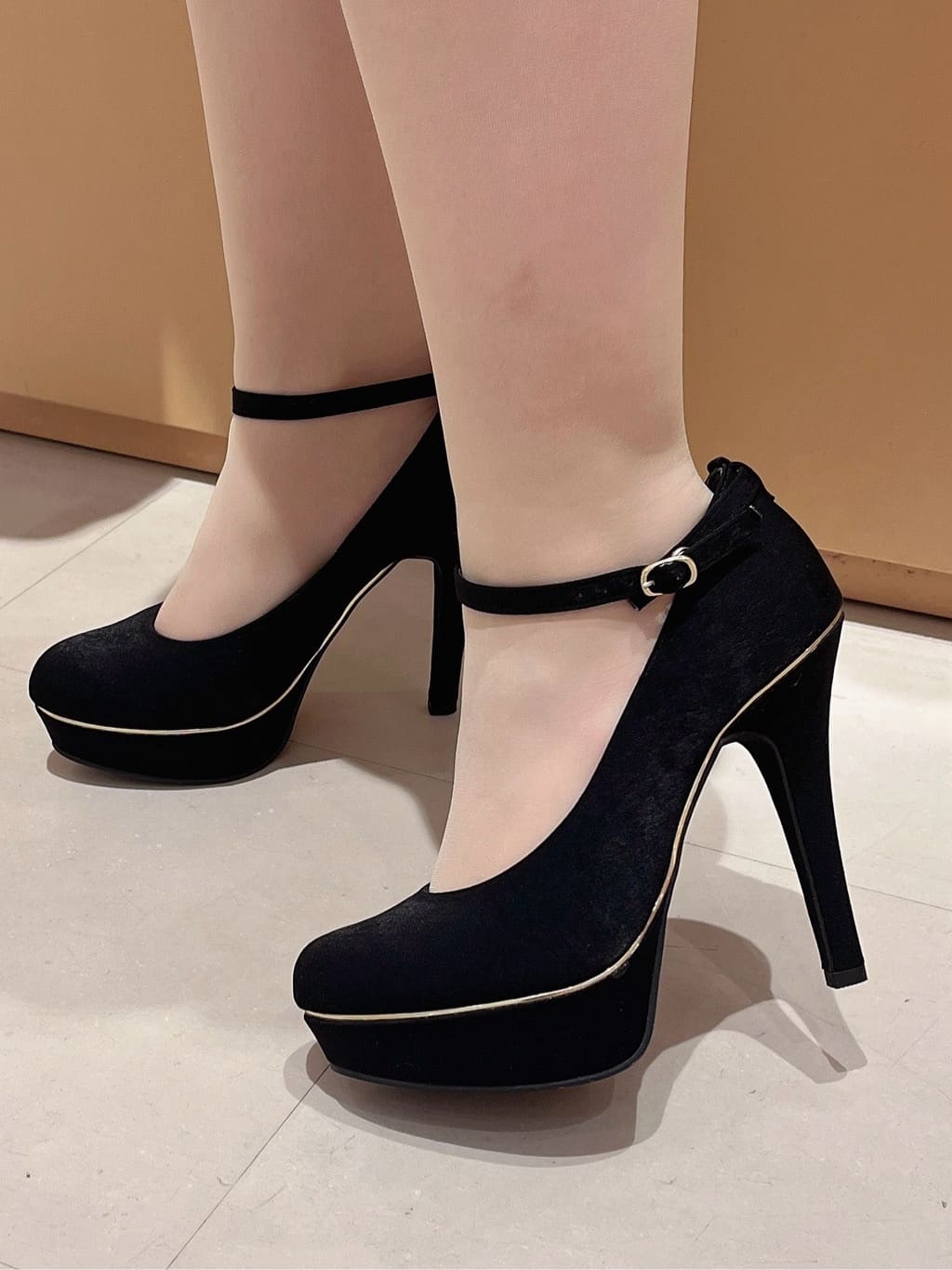 このかさんの「ESPERANZA｜2WAY超ハイヒール厚底パンプス」を使ったコーディネート