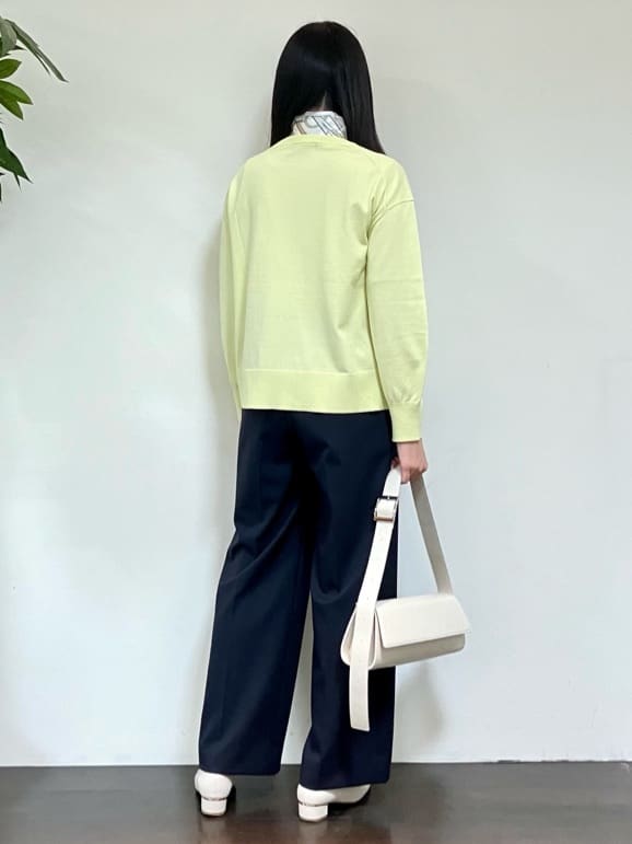 カレンさんの「UNTITLED｜【手洗い／88cm正方形】バイカラーハーネススカーフ」を使ったコーディネート