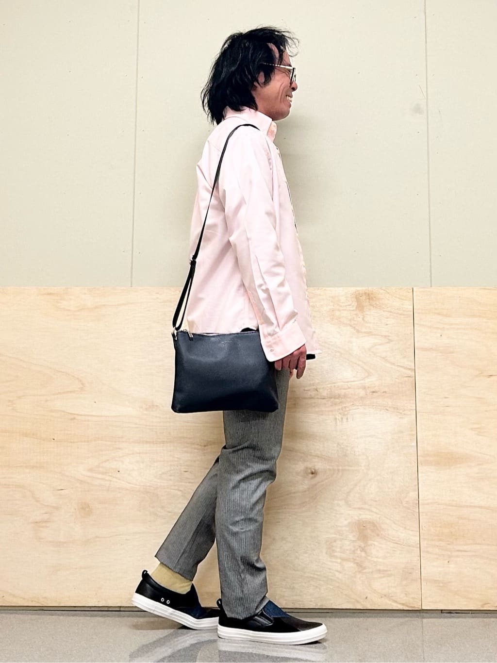 KENJI Iさんの「THE SHOP TK｜【オールシーズン穿ける！】7DAYSストレッチへリンボンパンツ　ON&hArr;OFF兼用」を使ったコーディネート