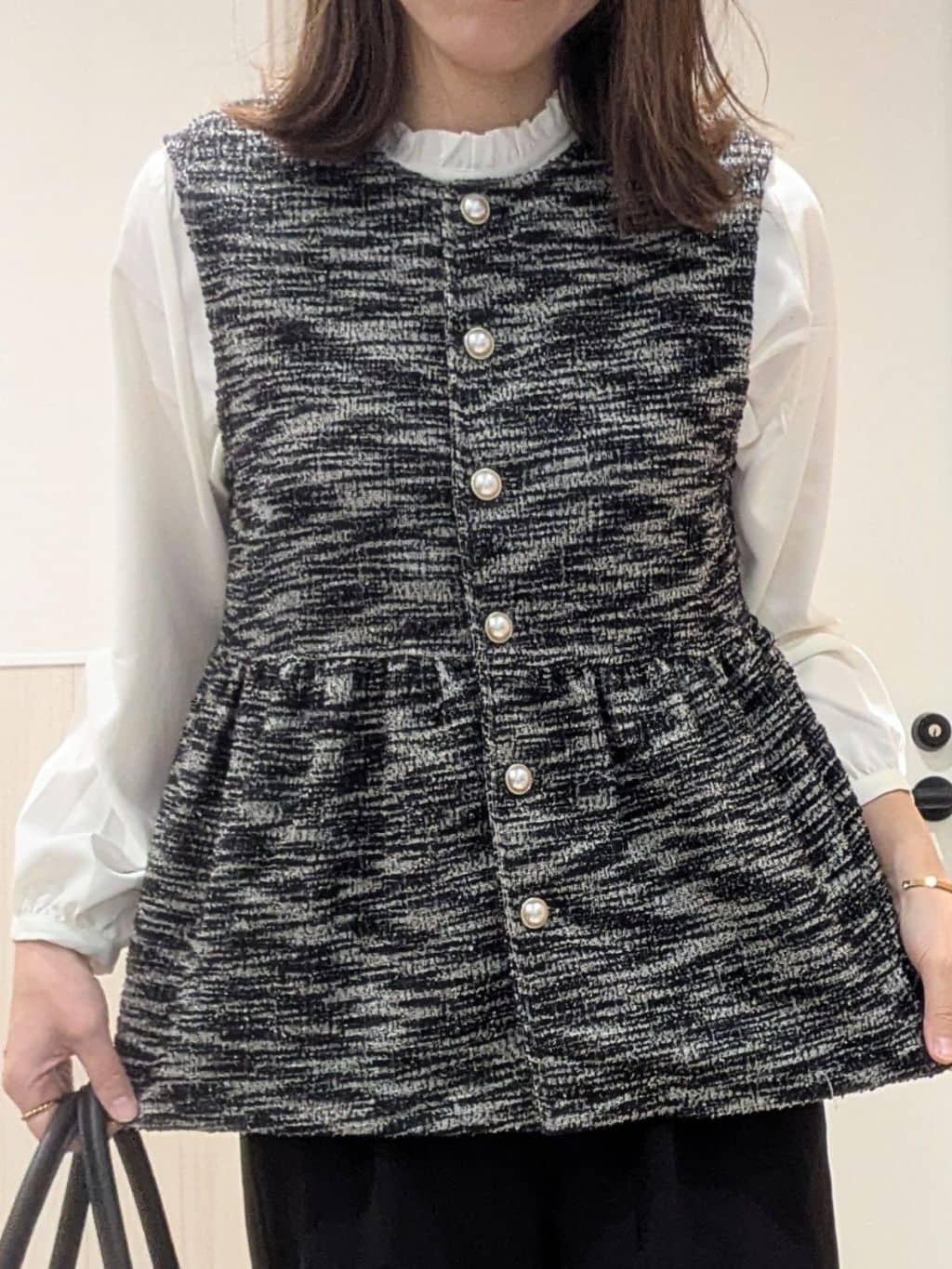 miyuさんの「SHOO･LA･RUE｜◆【S-3L/洗える/セレモニー】さらり軽やか スタンドカラー フリルブラウス」を使ったコーディネート