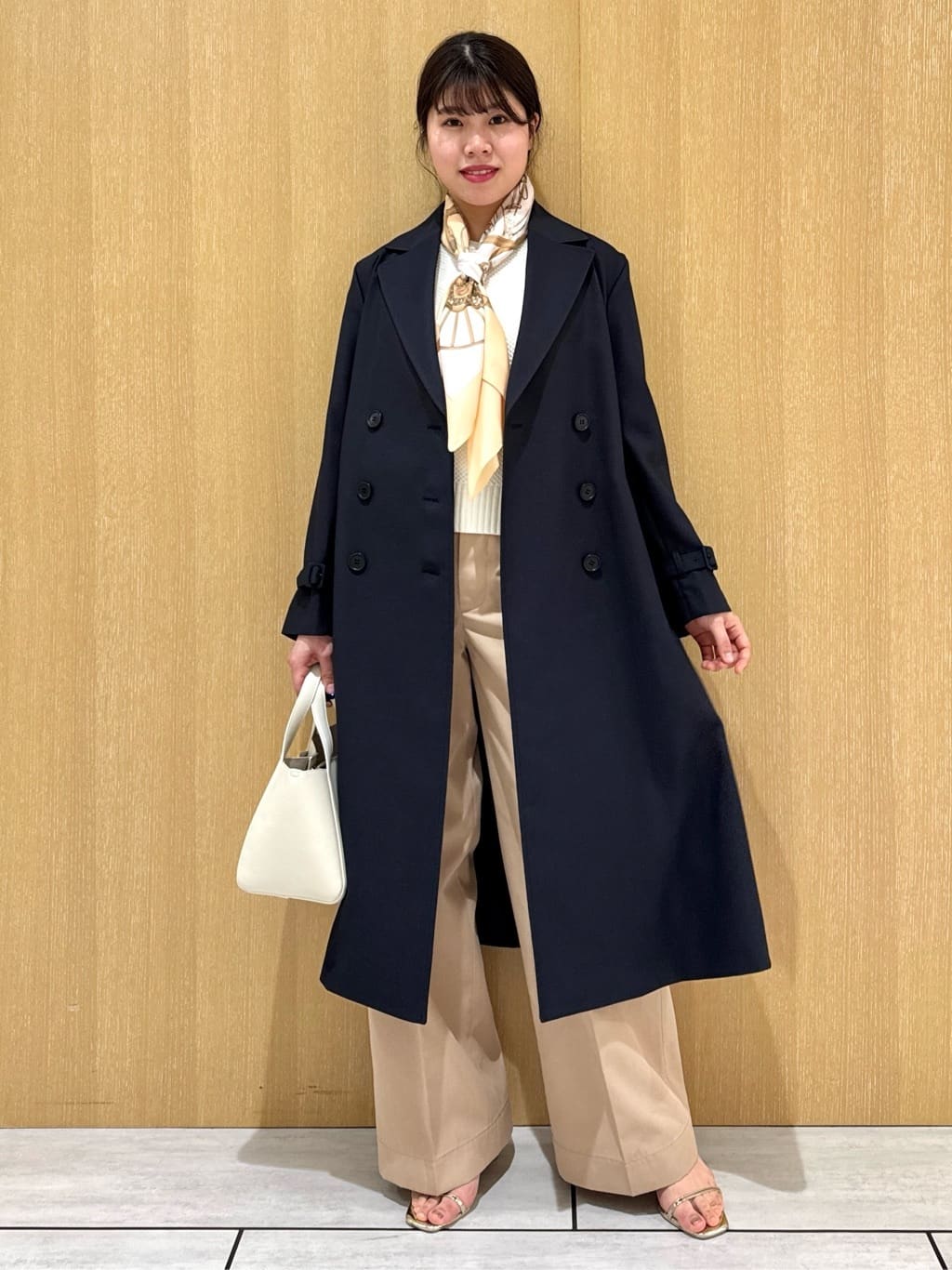 nanaさんの「UNTITLED｜【手洗い／88cm正方形】バイカラーハーネススカーフ」を使ったコーディネート