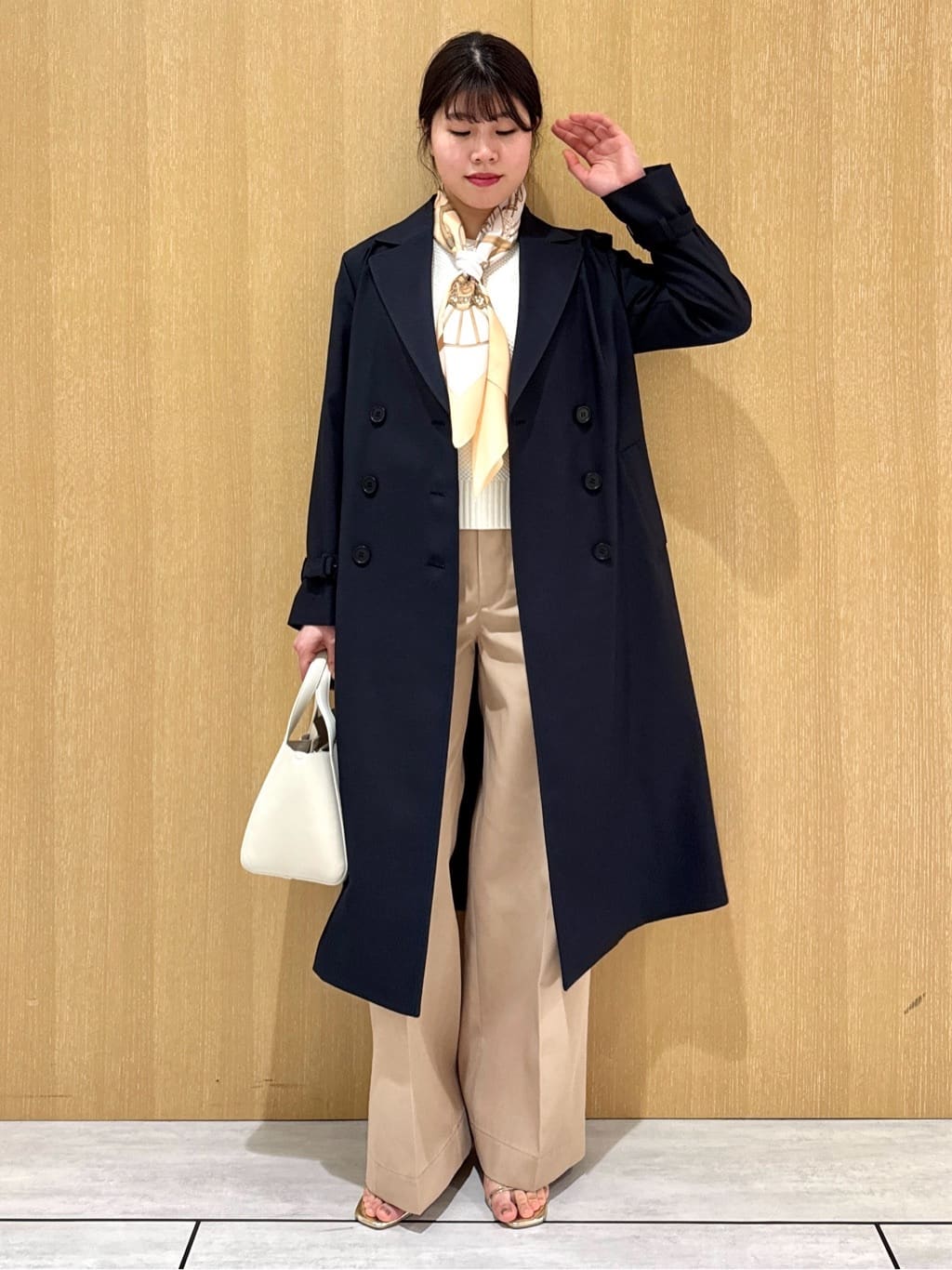 nanaさんの「UNTITLED｜【手洗い／88cm正方形】バイカラーハーネススカーフ」を使ったコーディネート