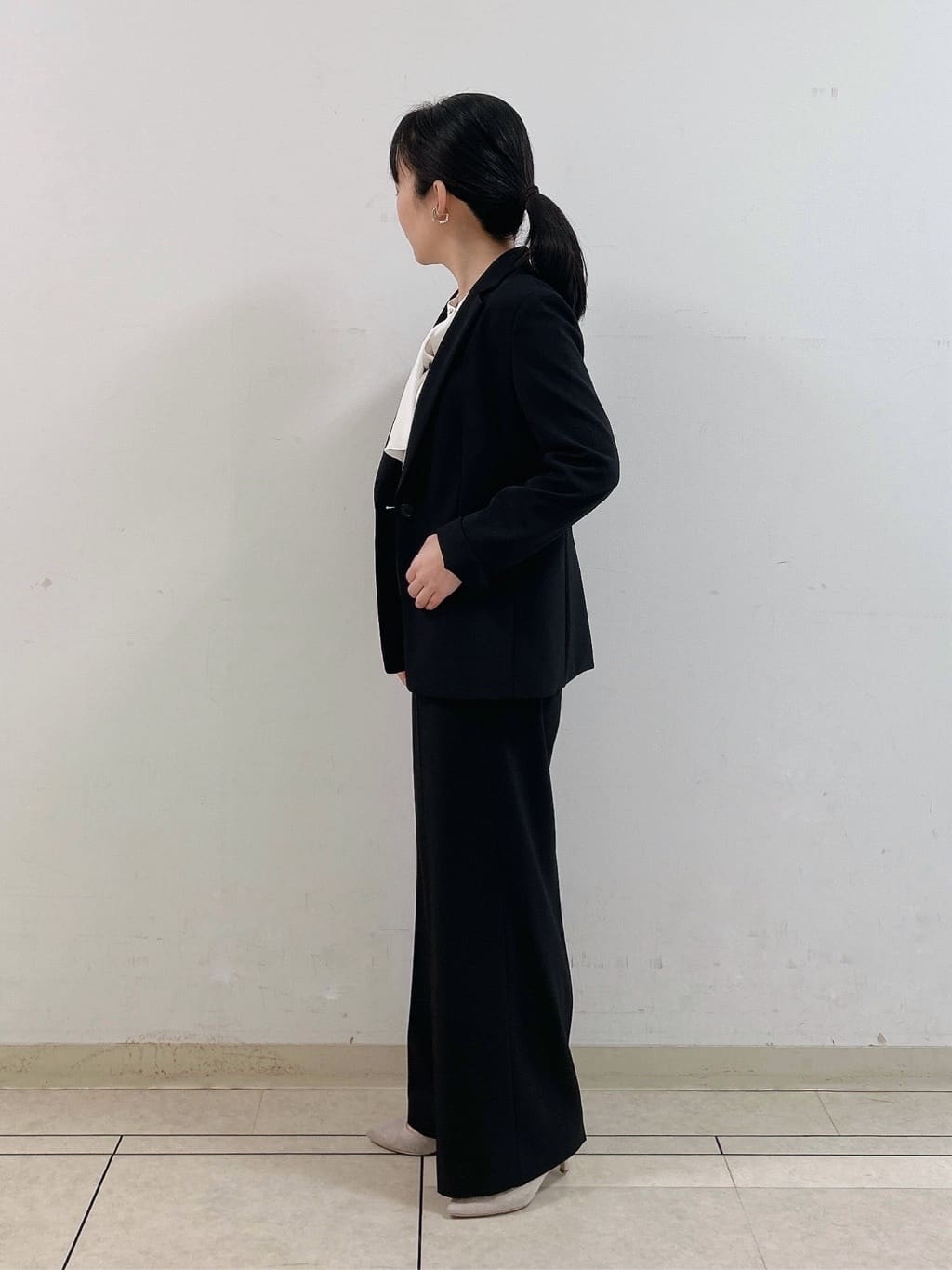 hattoriさんの「INDIVI｜【洗える／UVケア／スーツ】ストレッチテーラードカラージャケット」を使ったコーディネート