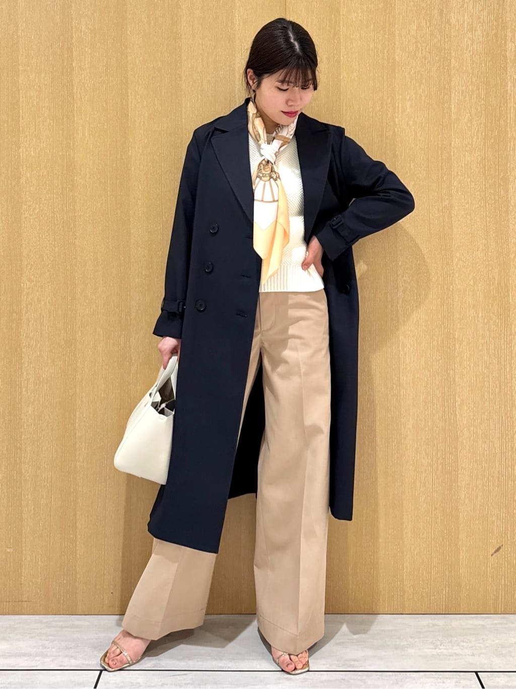 nanaさんの「UNTITLED｜【手洗い／88cm正方形】バイカラーハーネススカーフ」を使ったコーディネート