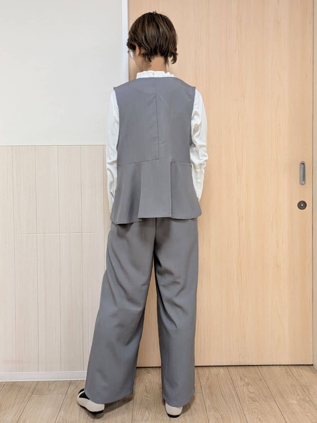 YuAさんの「SHOO･LA･RUE｜◆【S-3L/洗える/セレモニー】さらり軽やか フリルスタンドカラーブラウス」を使ったコーディネート