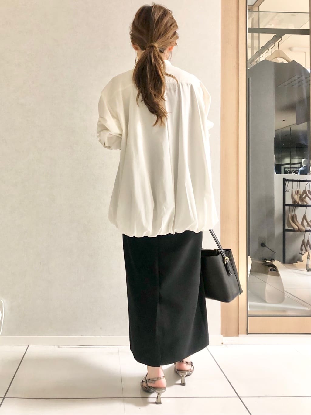 sayuさんの「UNTITLED｜◆【朝比奈 彩&times;Oggi&times;UNTITLED スペシャルコラボ】バルーンヘムブラウス」を使ったコーディネート