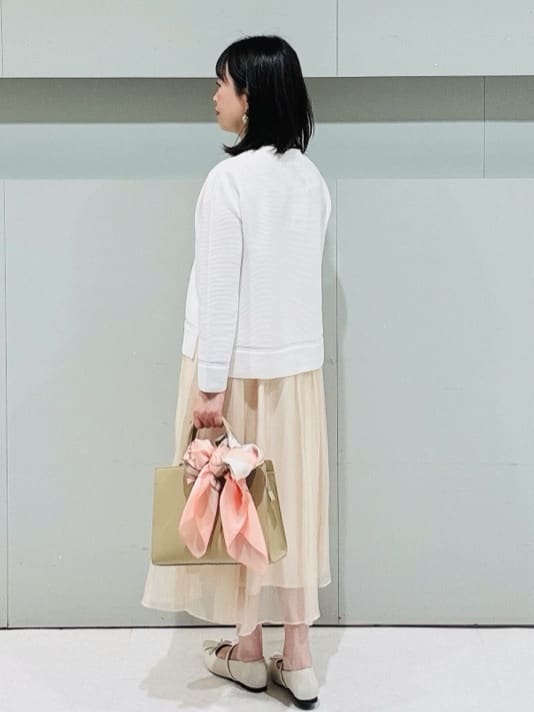 makiさんの「UNTITLED｜【手洗い／88cm正方形】バイカラーハーネススカーフ」を使ったコーディネート
