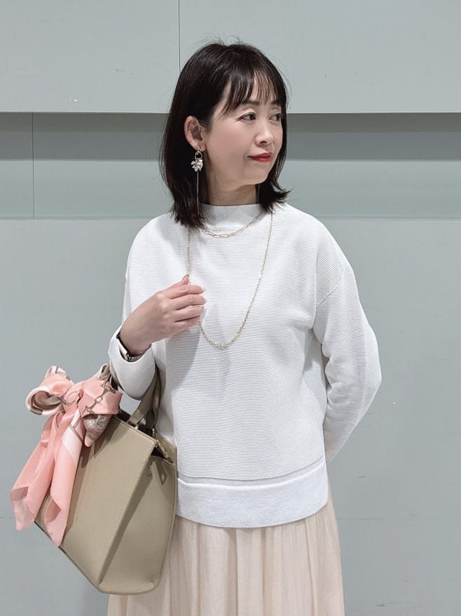 makiさんの「UNTITLED｜【手洗い／88cm正方形】バイカラーハーネススカーフ」を使ったコーディネート