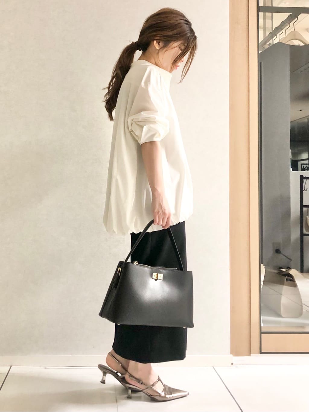 sayuさんの「UNTITLED｜◆【朝比奈 彩&times;Oggi&times;UNTITLED スペシャルコラボ】バルーンヘムブラウス」を使ったコーディネート