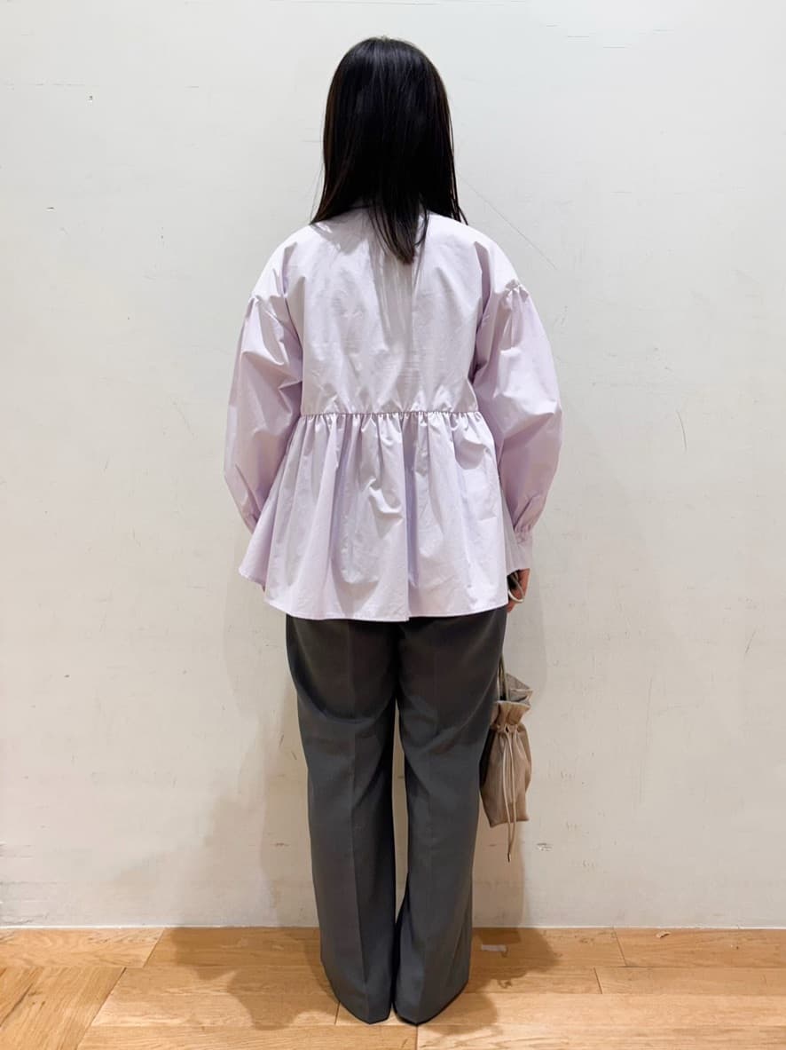kurumiさんの「OPAQUE.CLIP｜◆バンドカラーペプラムシャツ【洗濯機洗い可】」を使ったコーディネート