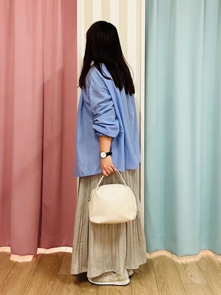 SHIiiさんの「SHOO･LA･RUE｜◆【セレモニーにも】ひらりと揺れる上品シルエット サテンプリーツスカート」を使ったコーディネート