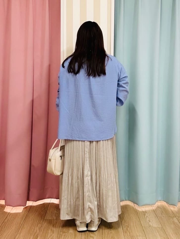SHIiiさんの「SHOO･LA･RUE｜◆【セレモニーにも】ひらりと揺れる上品シルエット サテンプリーツスカート」を使ったコーディネート
