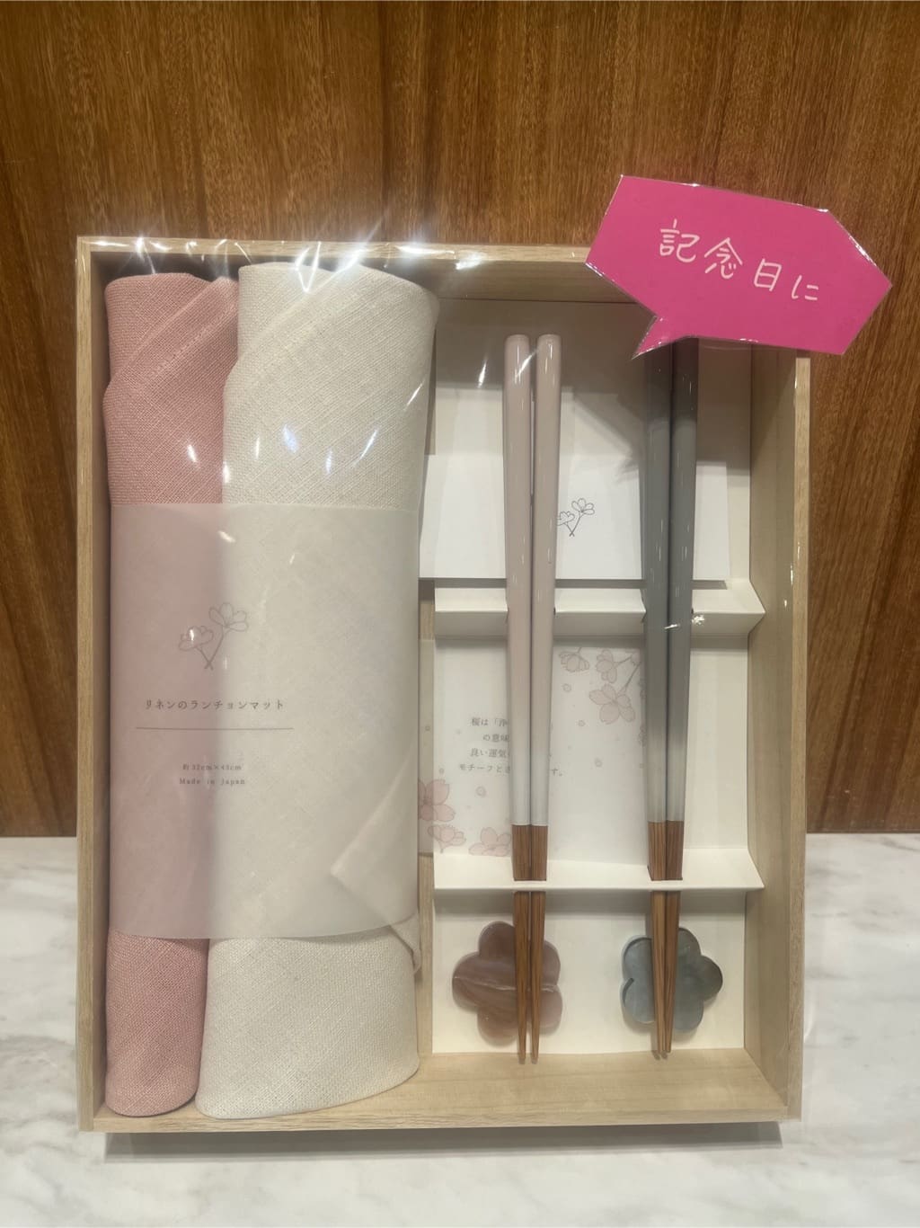 アリオ川口さんの「212 KITCHEN STORE｜ペア箸＆箸置きセット さくら」を使ったコーディネート