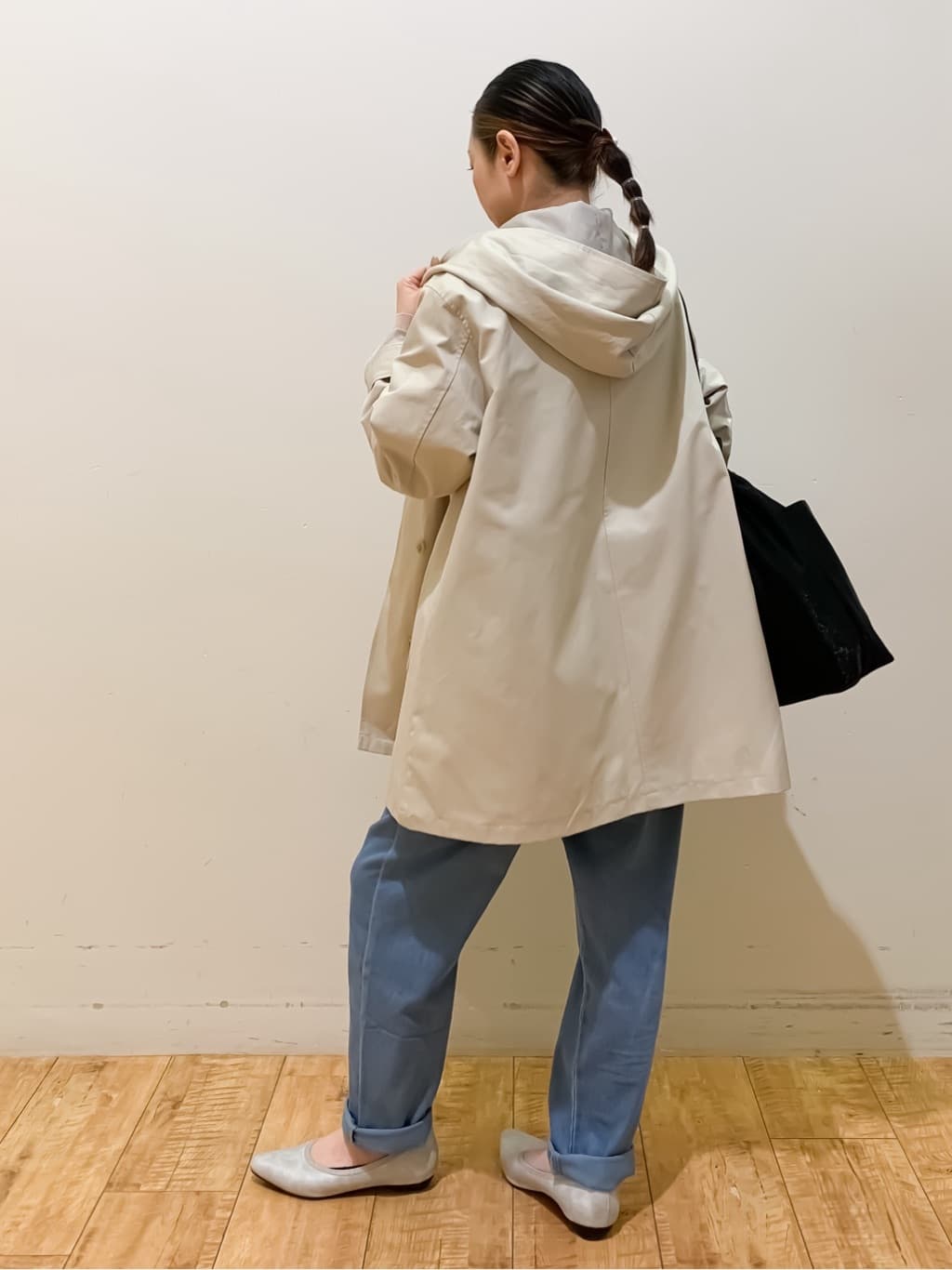 MEGさんの「SHOO･LA･RUE｜◆【S-LL/撥水/花粉対策】フーディーテントブルゾン」を使ったコーディネート