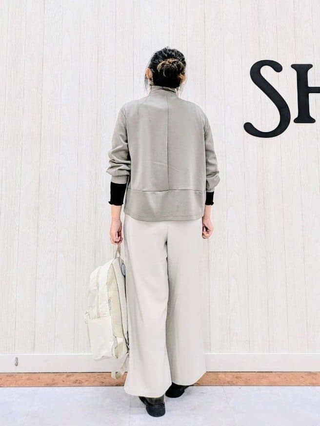 さくみぃさんの「SHOO･LA･RUE｜◆【S-LL】一枚でもインナーでも ふくれジャカード プチハイネックトップス」を使ったコーディネート