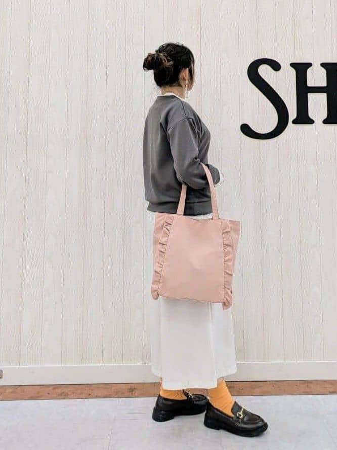 さくみぃさんの「SHOO･LA･RUE｜◆【S-LL】もちさら ビジュー付きトップス」を使ったコーディネート
