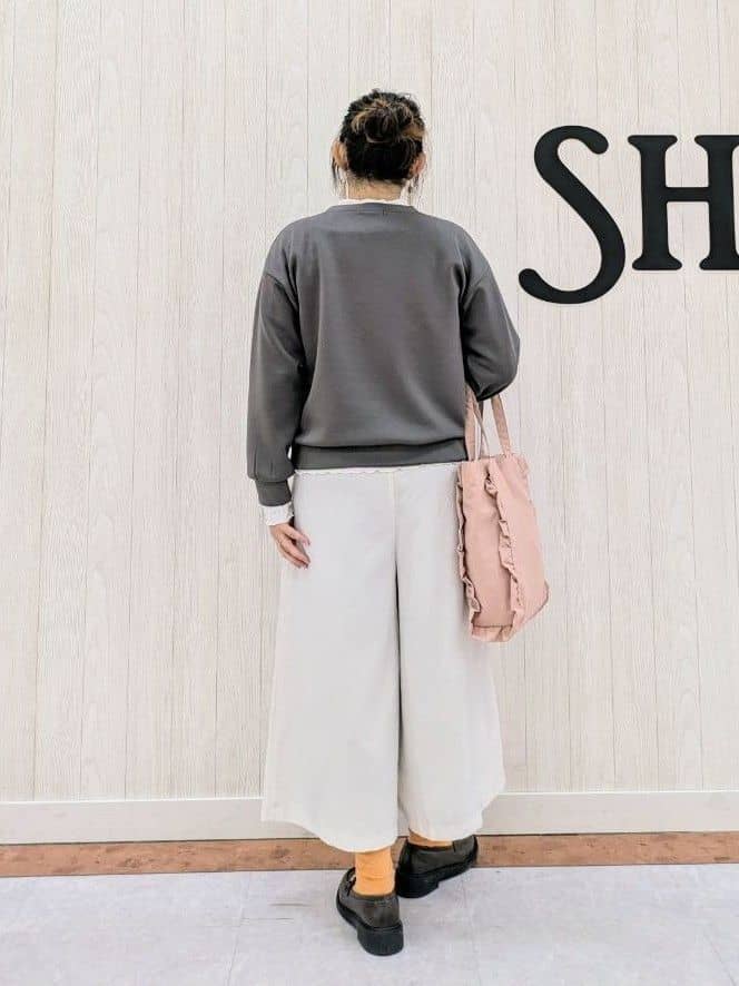 さくみぃさんの「SHOO･LA･RUE｜◆【S-LL】もちさら ビジュー付きトップス」を使ったコーディネート