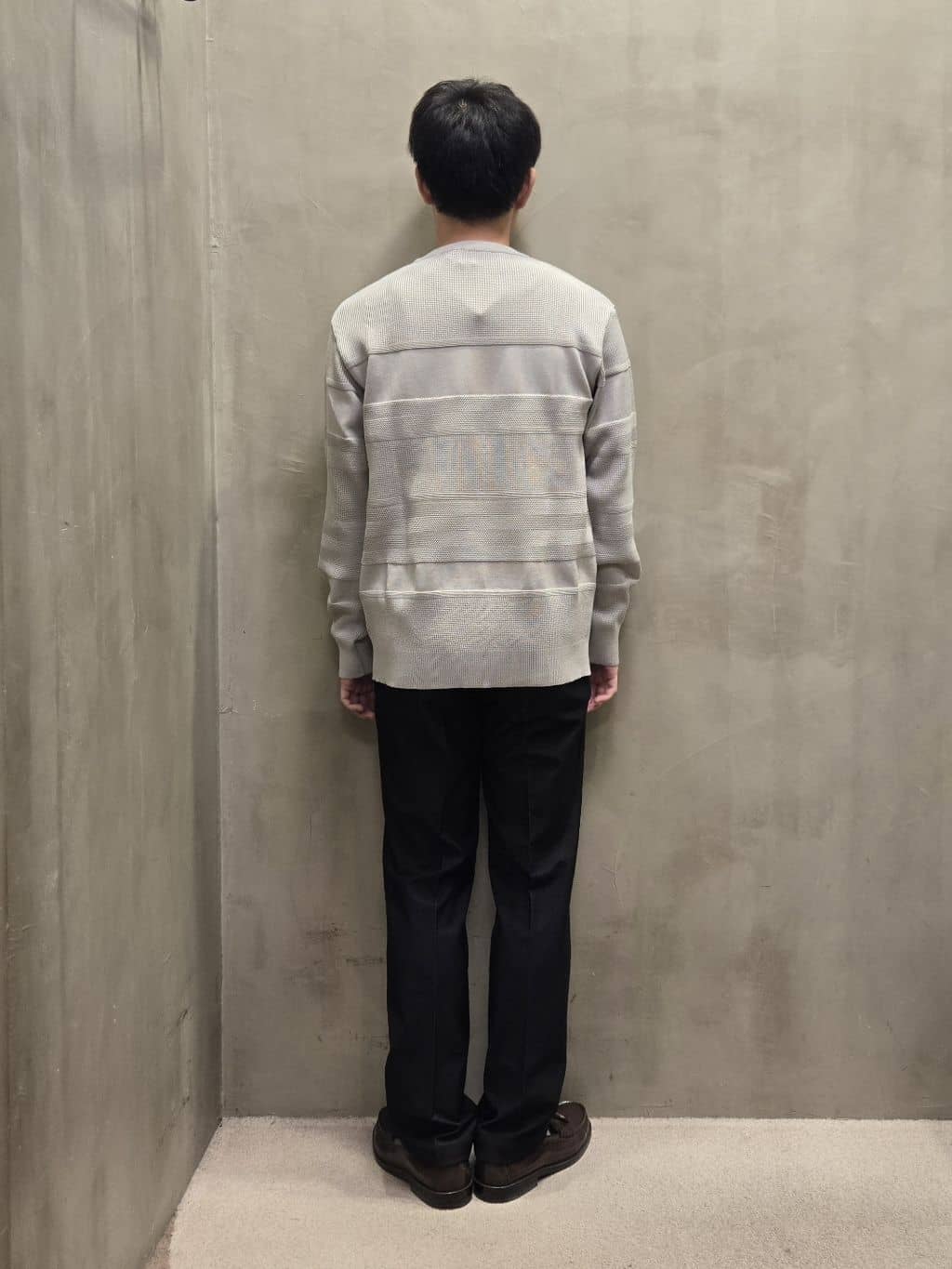 白木駆さんの「TAKEO KIKUCHI｜【ONOFF対応】TRダブルニット ストレッチパンツ」を使ったコーディネート