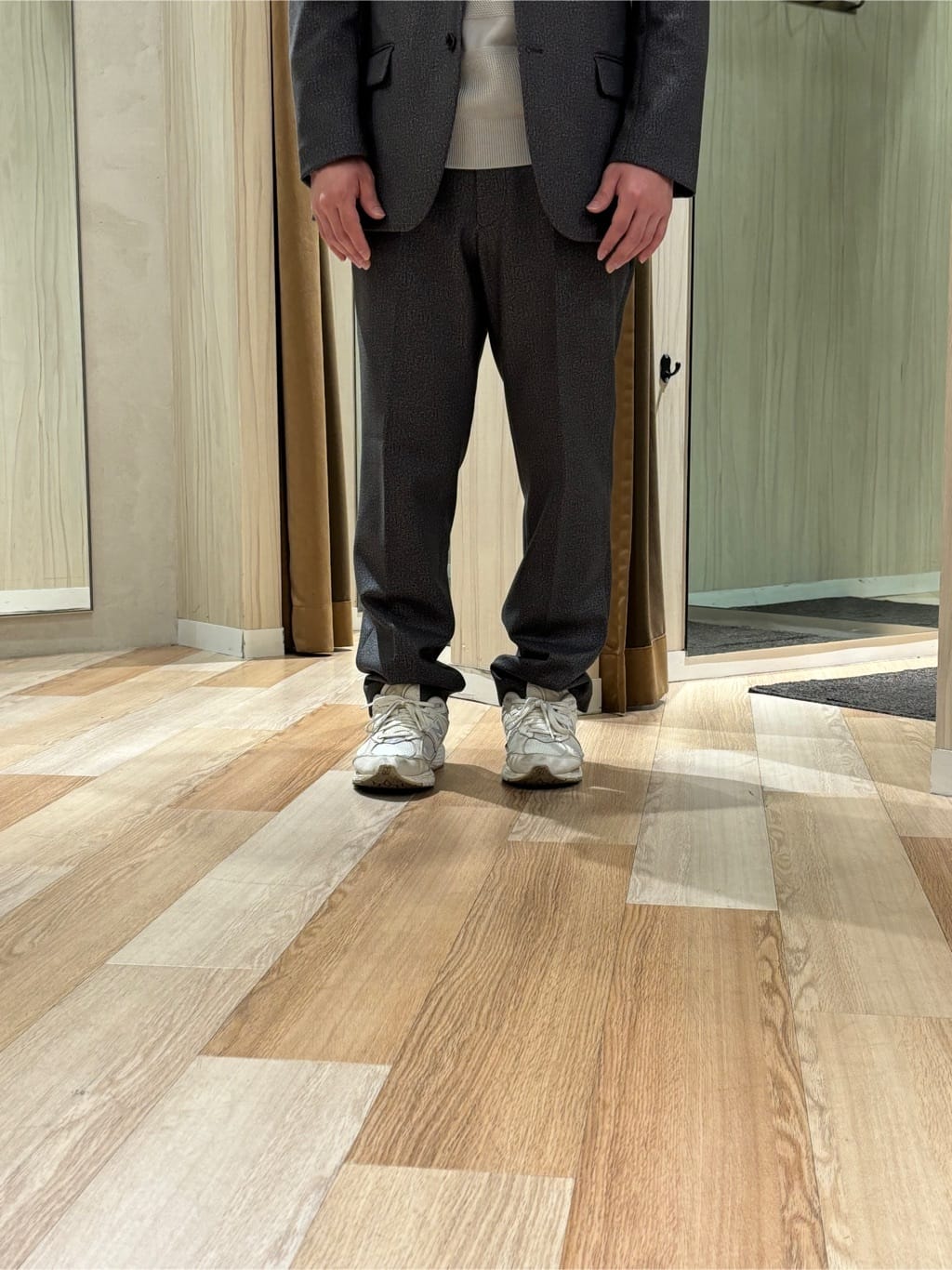 圭哉さんの「TAKEO KIKUCHI｜【DOWN FABRIC】ダウンファブリック ドレスパンツ / セットアップ対応」を使ったコーディネート