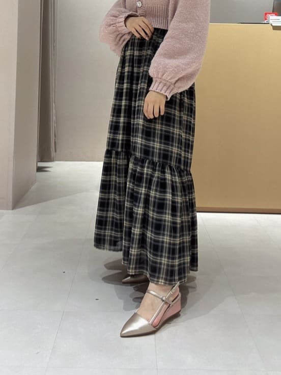 neinaさんの「ESPERANZA｜ウェッジソールバックストラップパンプス」を使ったコーディネート